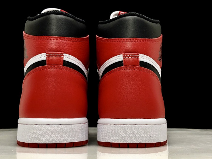 Air Jordan 1 Retro High OG "Chicago" 555088-101