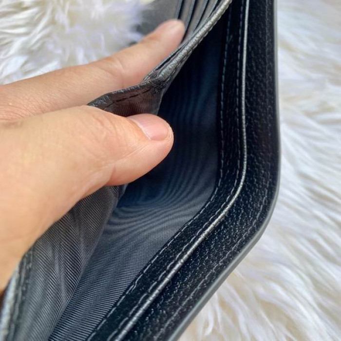 G*u*i wallet 523664 11*9