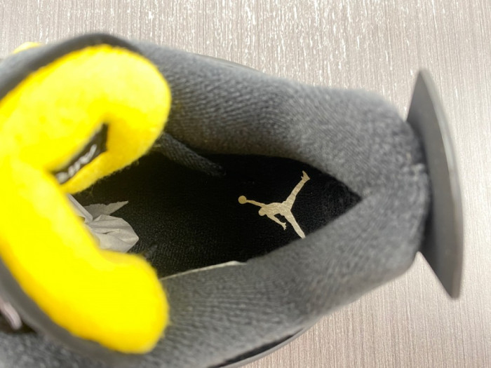 Air Jordan 4 Retro "Thunder