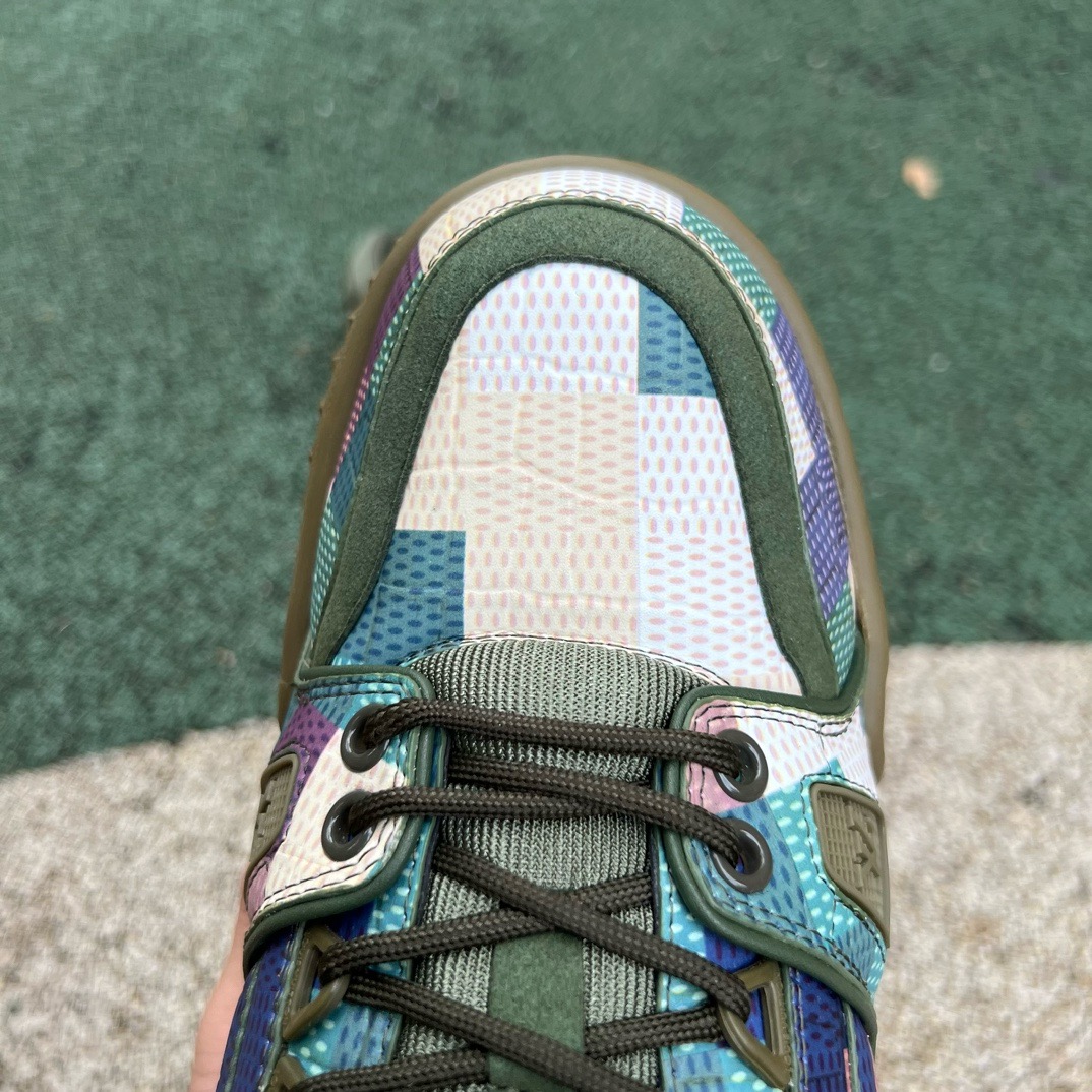 LV TRAINER MAXI Colored plaid army green