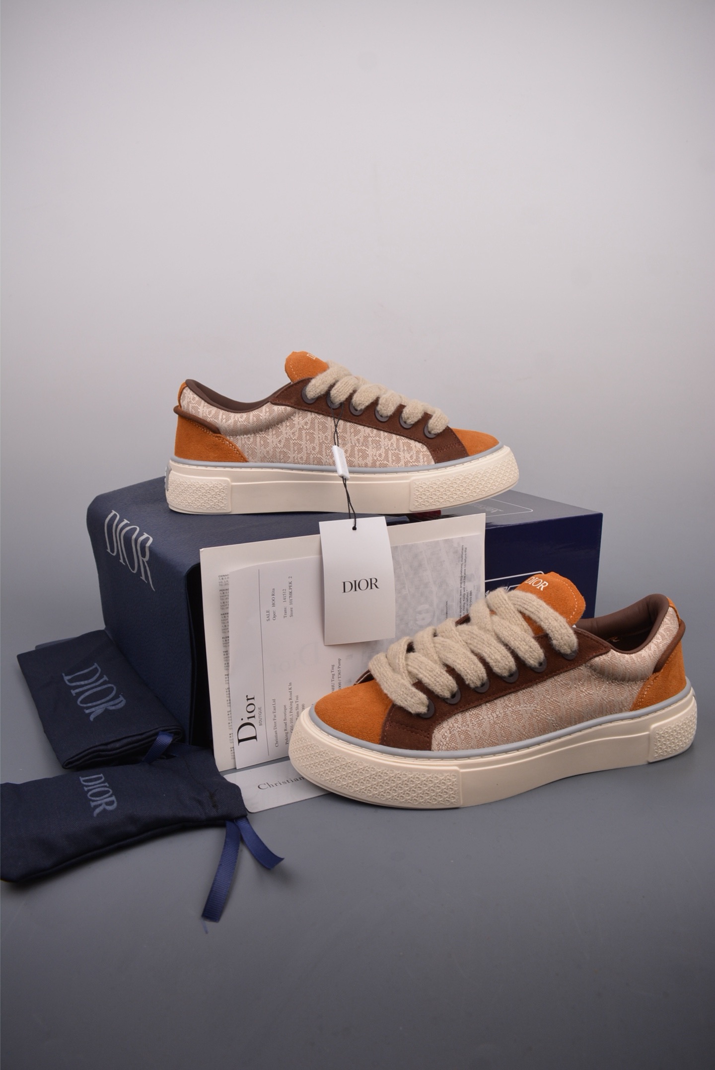 DR B33 SNEAKER